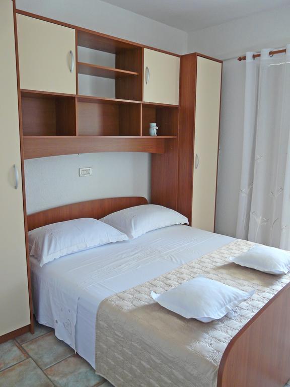 Apartments Lozina Drvenik  Habitación foto